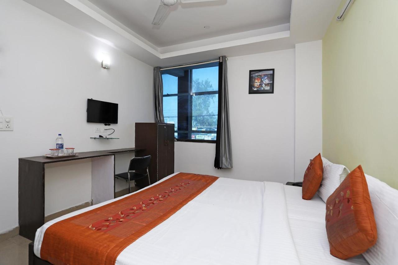 Oyo 11392 The Hotel Grand Hospitality Нойда Экстерьер фото